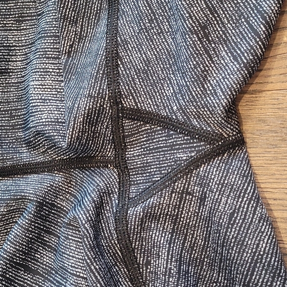 Lululemon Wunder Under Crop in Full-On Luxtreme - Picture 10 of 12